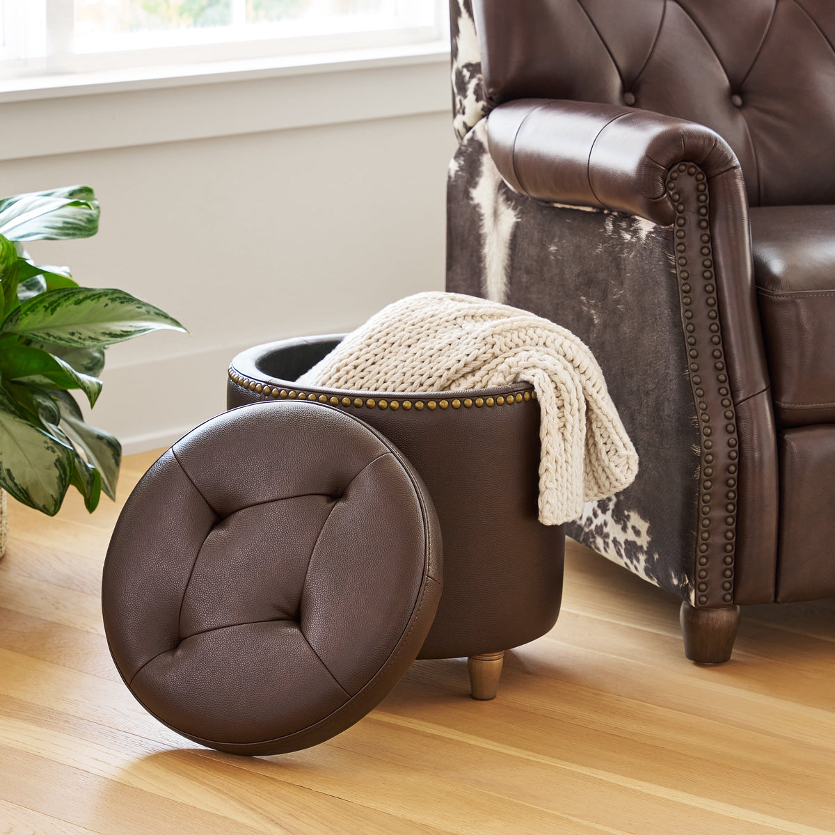 Piooner Decor Harper Round Velvet Storage Ottoman, Jade, 17.72 in